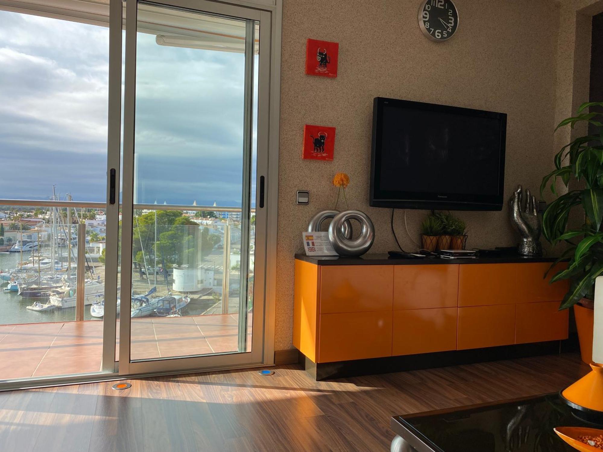 Vue Panoramique Sur La Mediterrannee, Sur Canal & Proche Roses