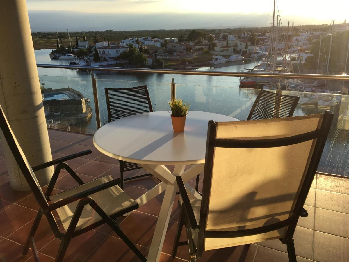 Vue Panoramique Sur La Mediterrannee, Sur Canal & Proche Roses